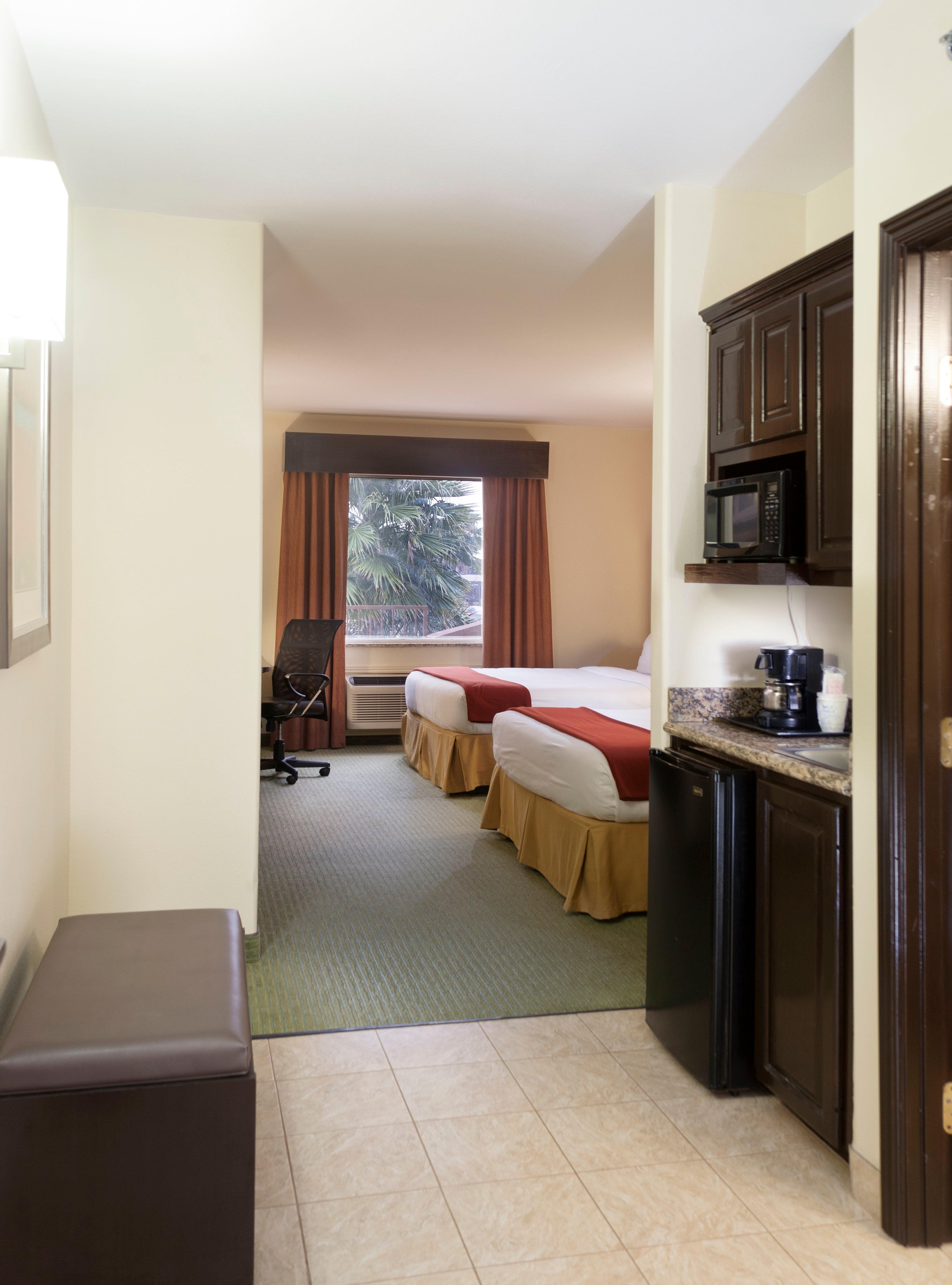 Holiday Inn Express Hotel And Suites Brownsville By Ihg Exterior photo