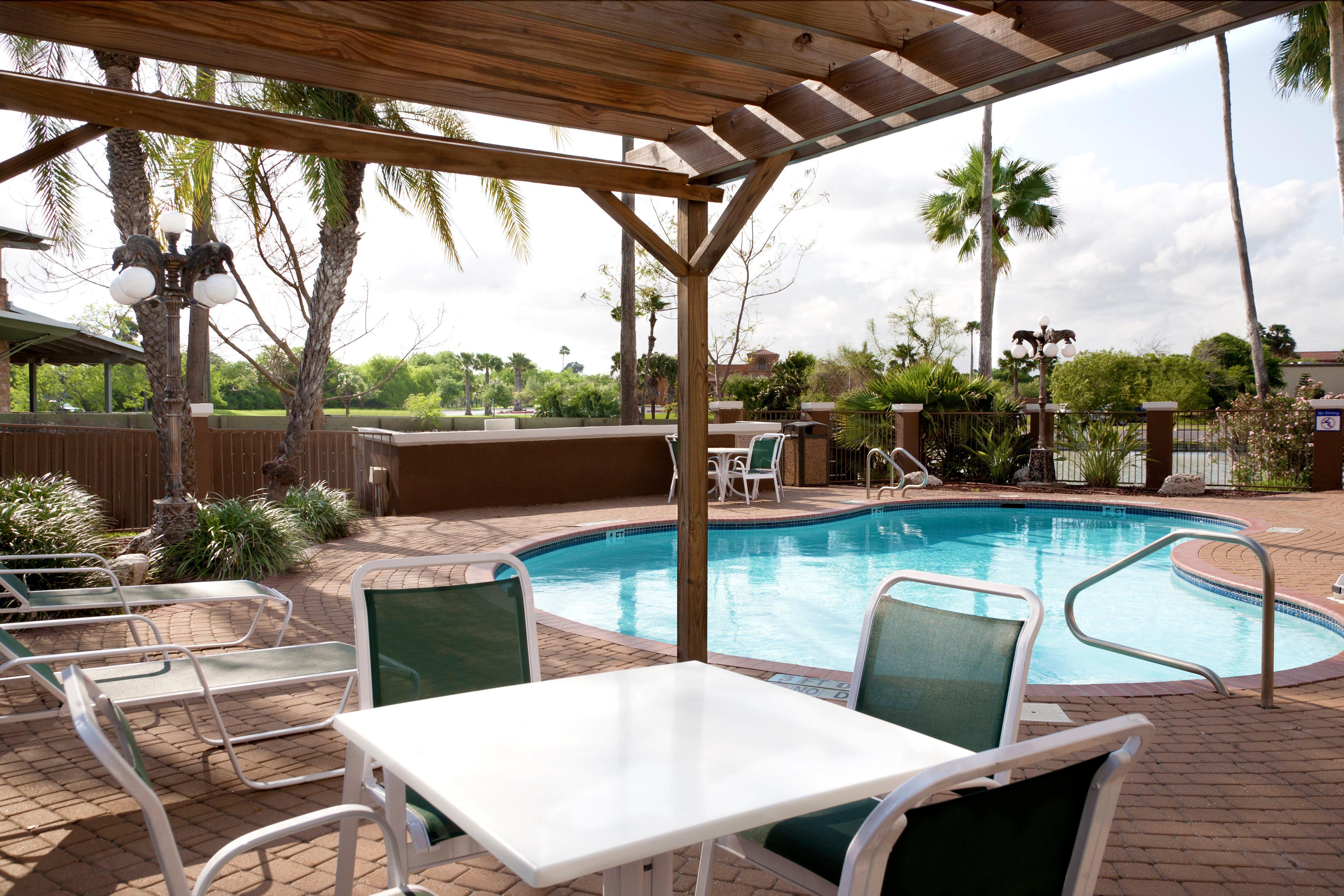 Holiday Inn Express Hotel And Suites Brownsville By Ihg Exterior photo