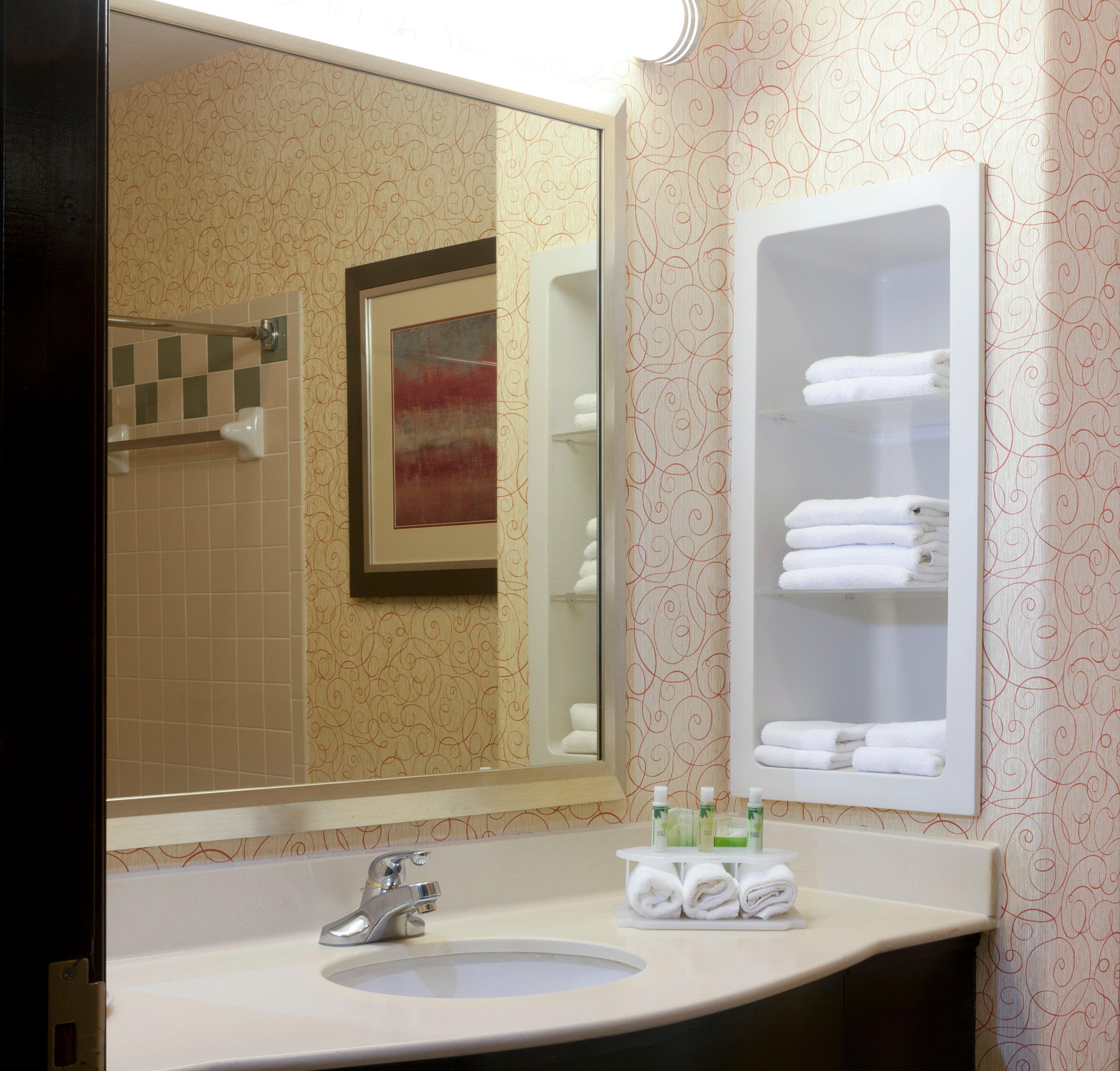 Holiday Inn Express Hotel And Suites Brownsville By Ihg Exterior photo
