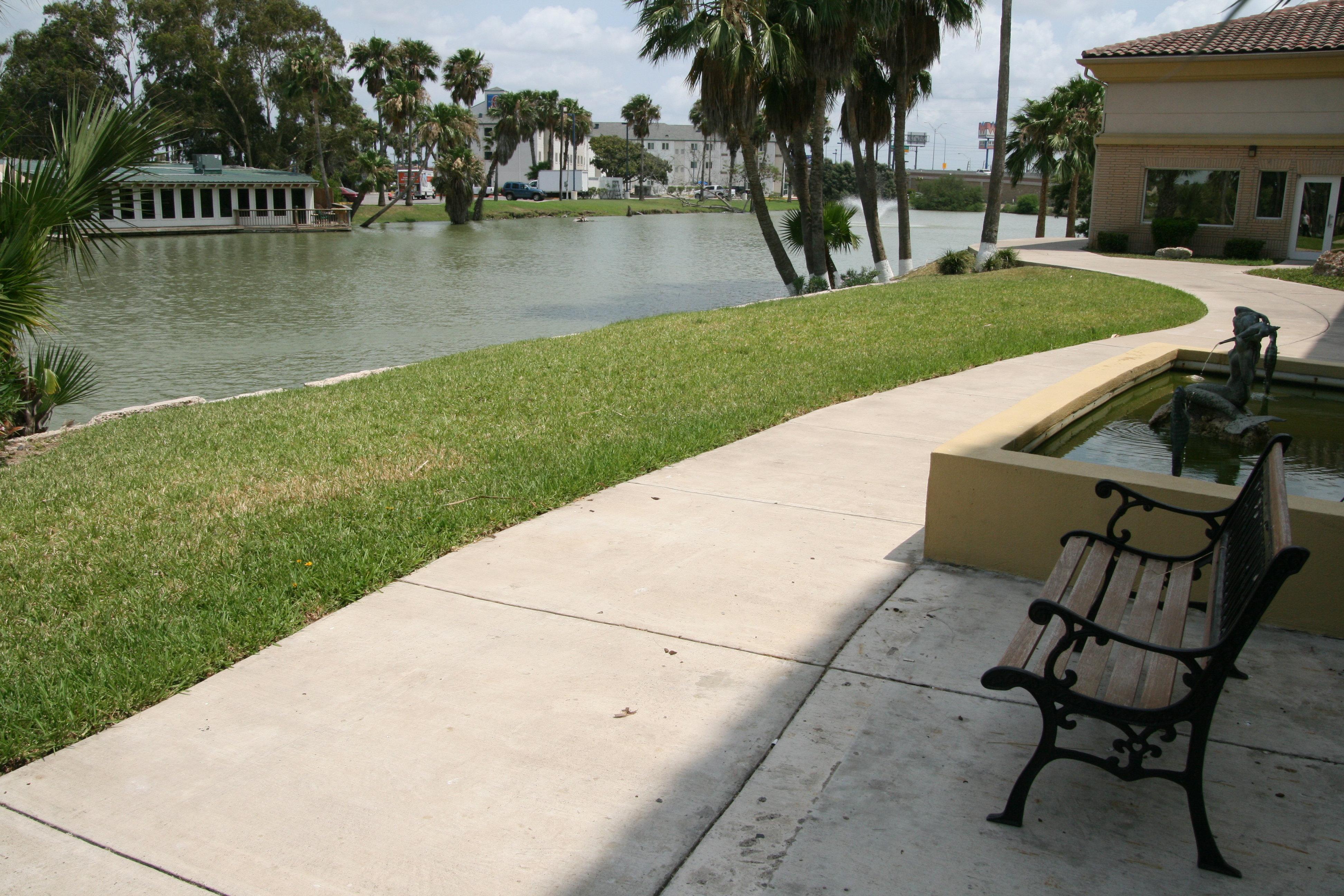 Holiday Inn Express Hotel And Suites Brownsville By Ihg Exterior photo
