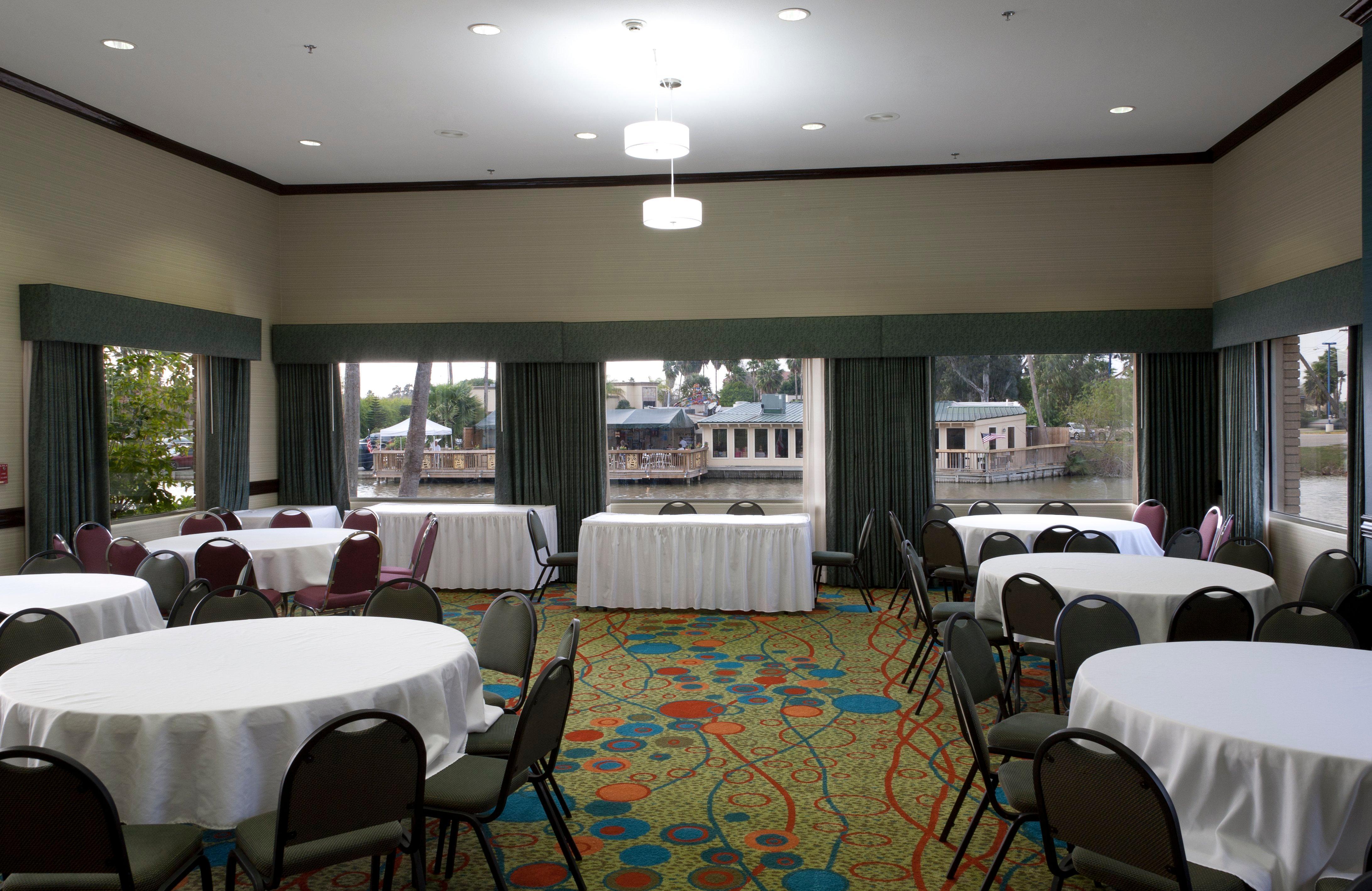 Holiday Inn Express Hotel And Suites Brownsville By Ihg Exterior photo