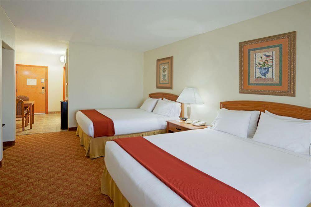 Holiday Inn Express Hotel And Suites Brownsville By Ihg Exterior photo