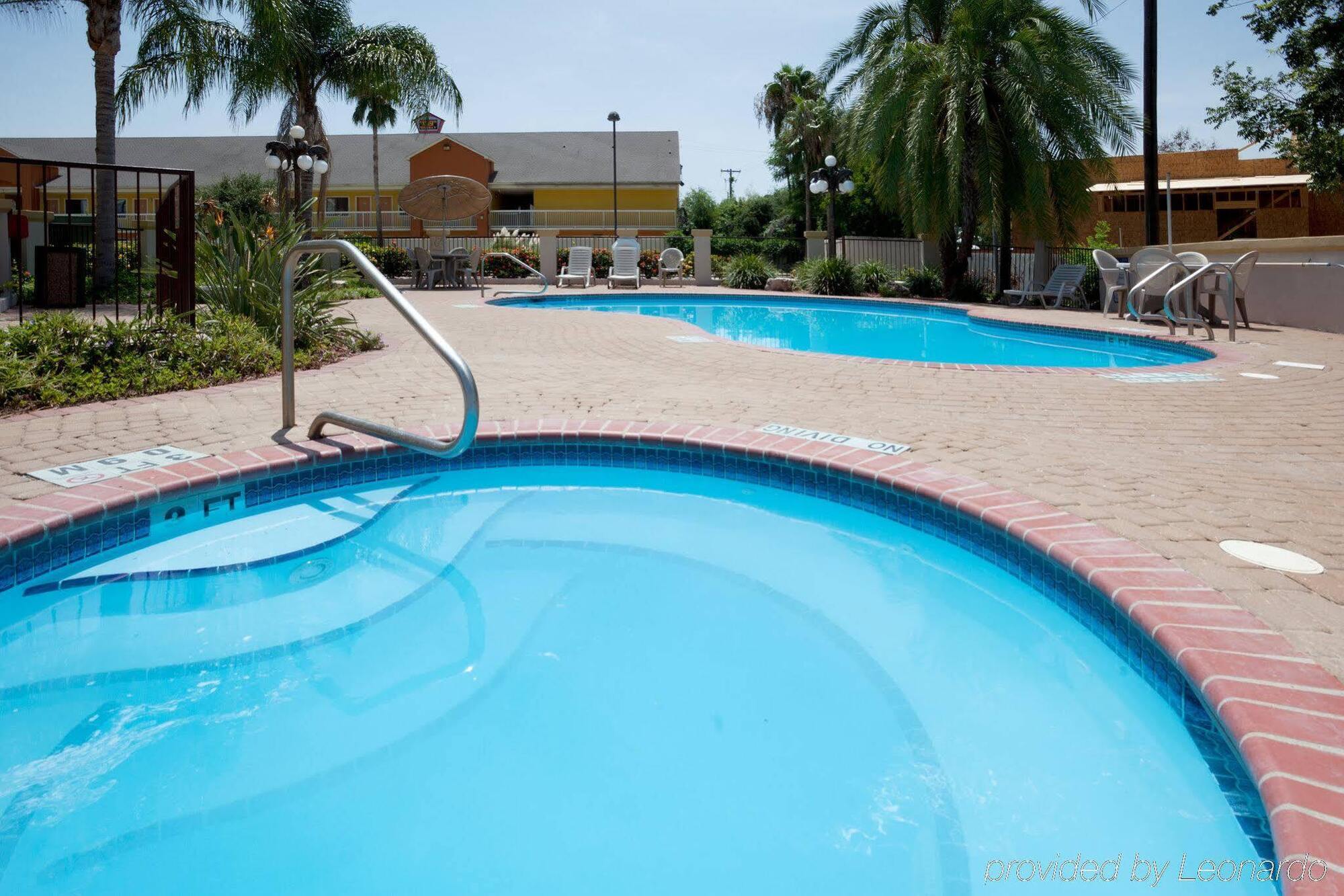 Holiday Inn Express Hotel And Suites Brownsville By Ihg Exterior photo